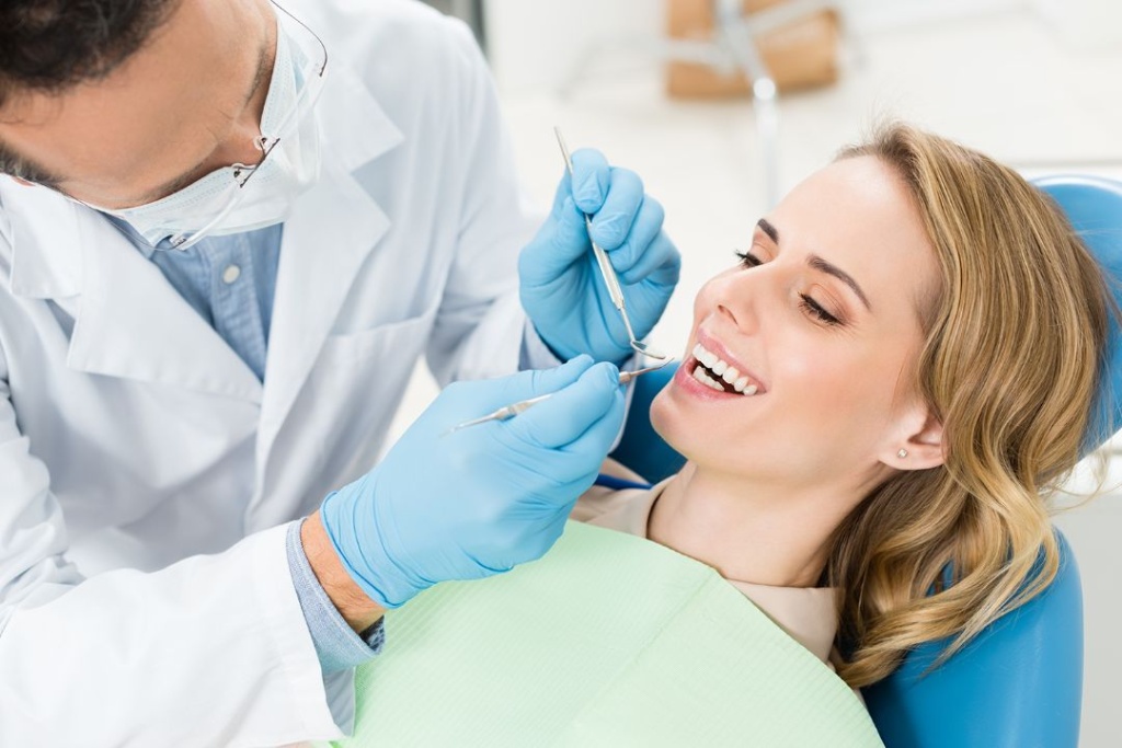 doctor-treats-patient-teeth-in-modern-dental-clini-2021-08-29-19-39-04-utc_2x.jpeg